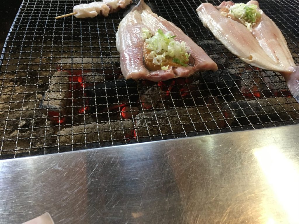 礼文島「ちどり」のほっけのちゃんちゃん焼き(網の上)