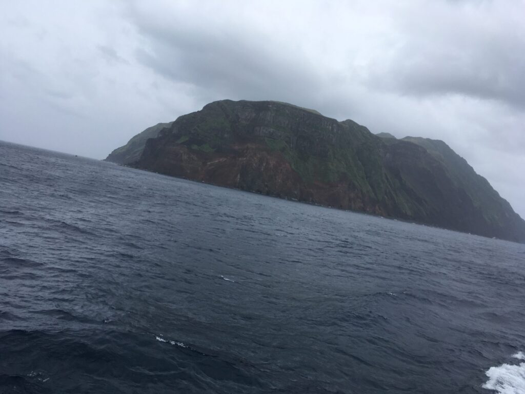 遠ざかる青ヶ島
