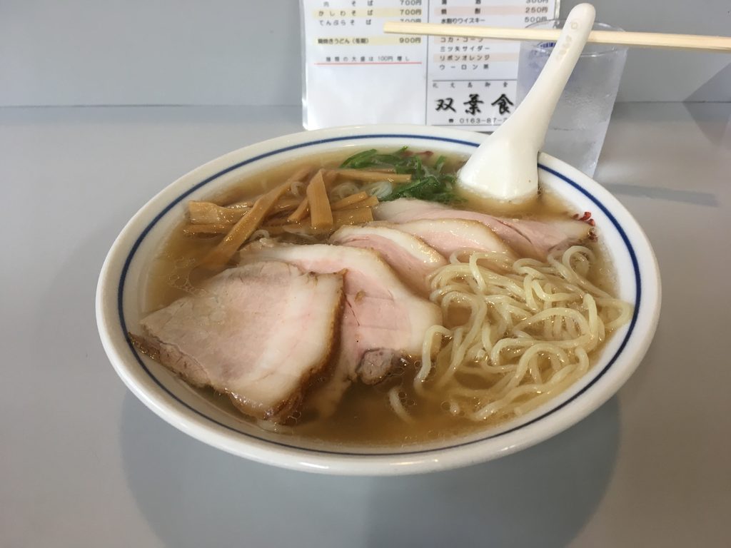 双葉食堂の醤油ラーメン(昆布だしのスープ)