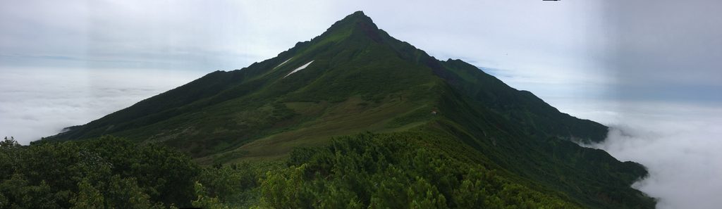 利尻山の稜線と雲海