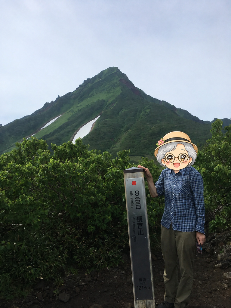 利尻山8合目・長官山の標識と筆者
