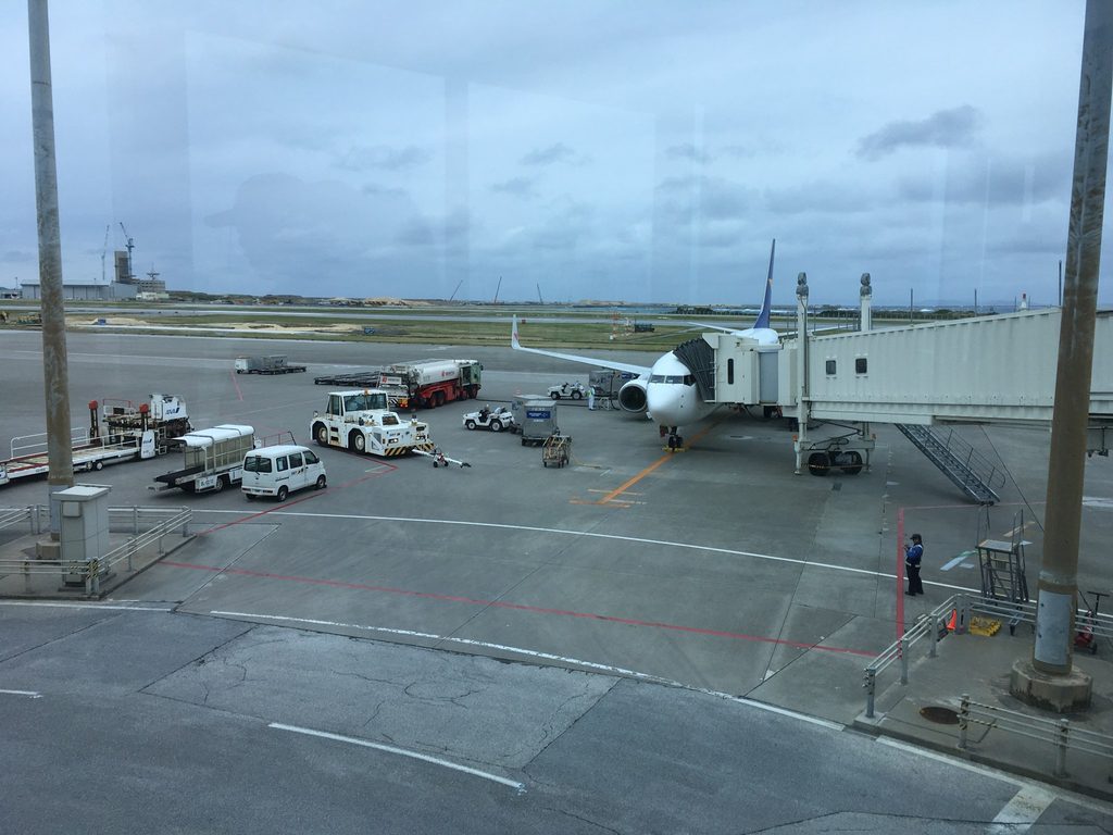 那覇空港の駐機場に停まる飛行機(2018年12月9日)